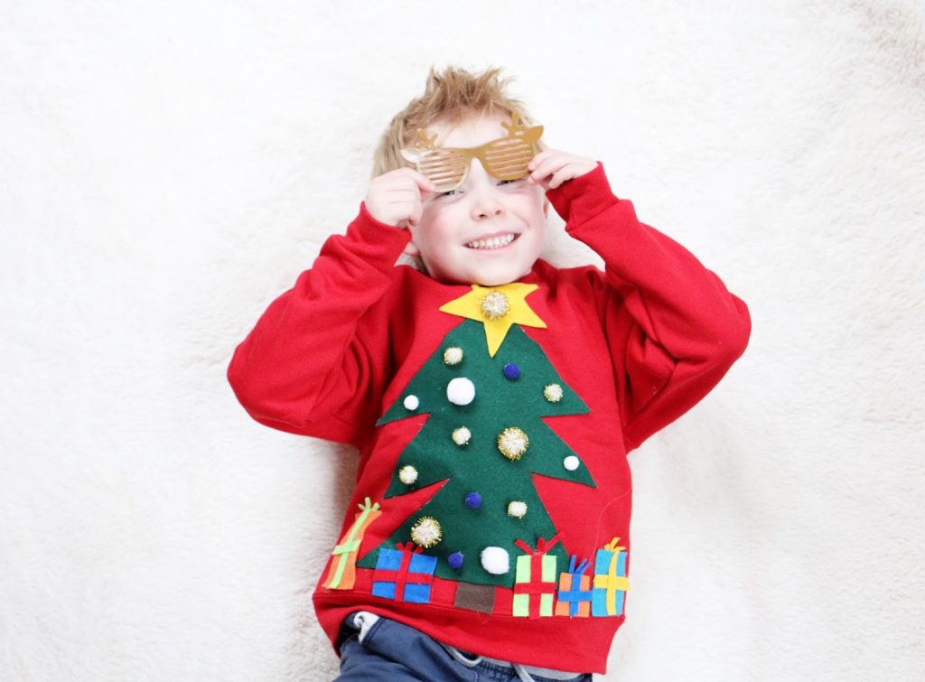 Ugly baby christmas sweaters: Festive Fun for Little Ones插图4